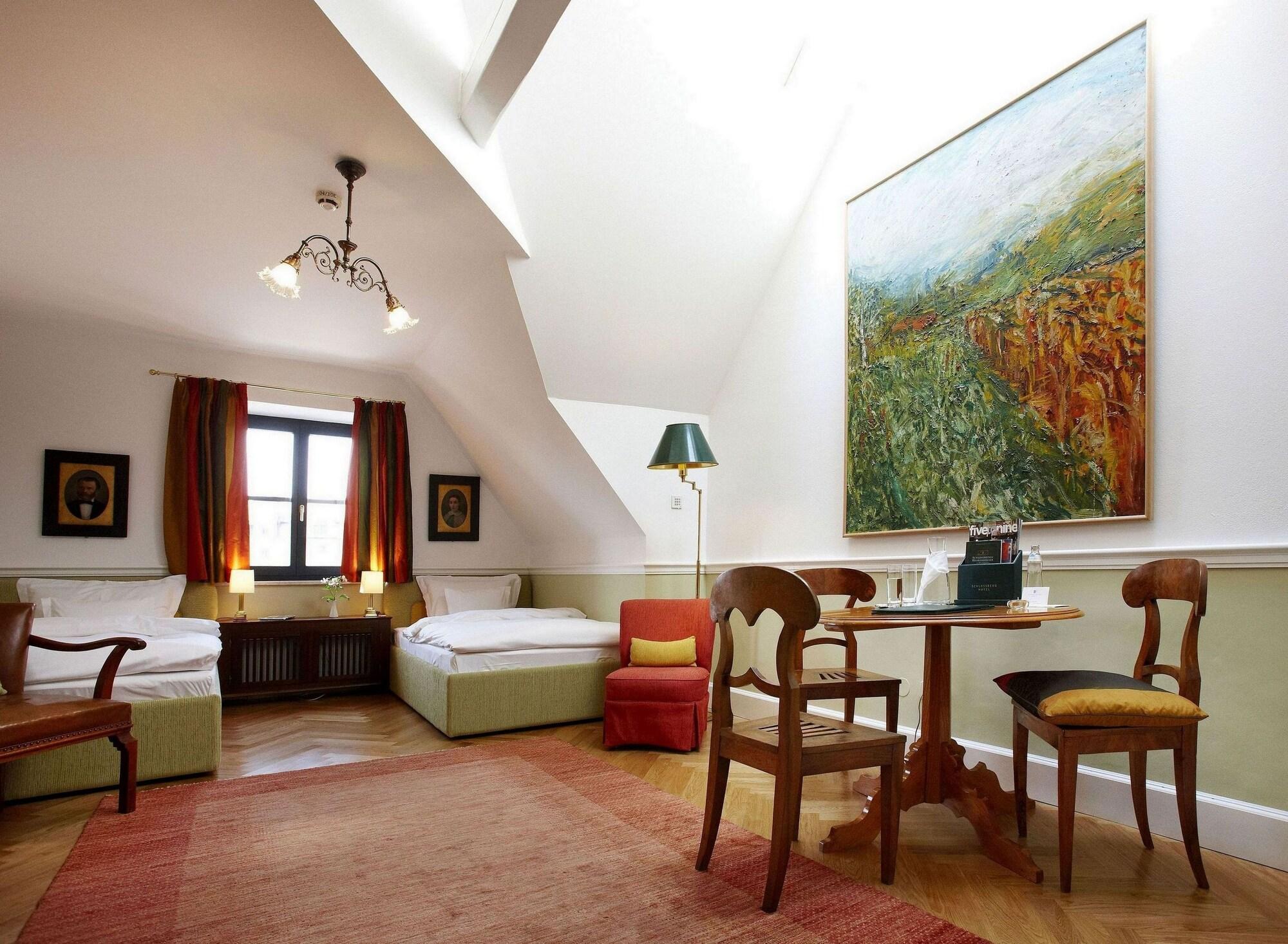 斯乐博格酒店 - 达斯库特酒店 格拉茨 外观 照片 A room at the Hotel Waldhaus Flims