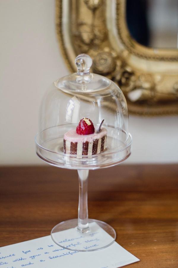 斯乐博格酒店 - 达斯库特酒店 格拉茨 外观 照片 A cake stand with a cake